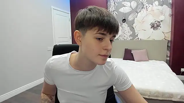 EmiliaYours online show from 26, 10, 2025