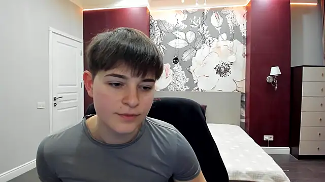 EmiliaYours online show from 3, 2, 2026