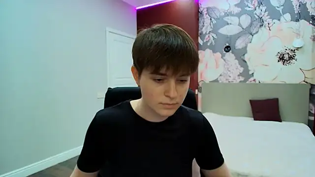 EmiliaYours online show from 7, 4, 2026