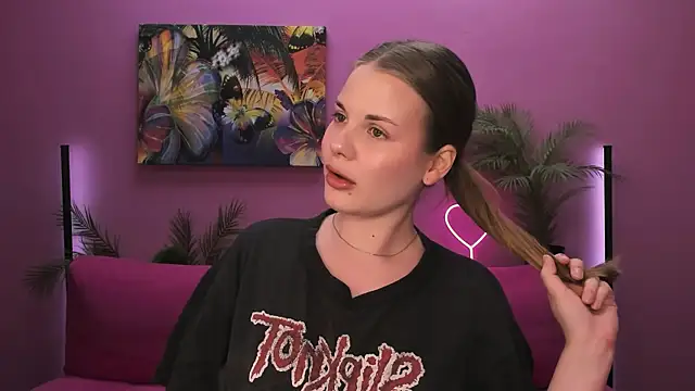 Snapshot of holy_kitty chatting on 17, 10, 2025 holy kitty online show from 17, 10, 2025