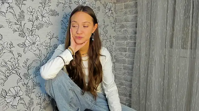 EllaSky xoxo online show from 1, 11, 2025