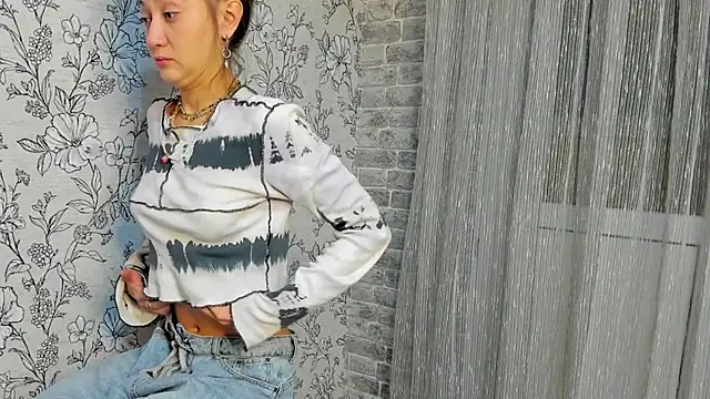 EllaSky xoxo online show from 4, 11, 2025