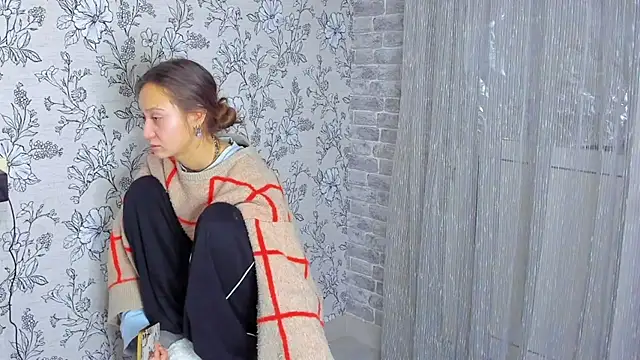 EllaSky xoxo online show from 1, 12, 2025