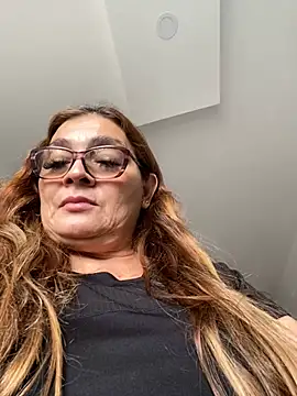 AntonellaAlondra4 online show from 17, 2, 2025