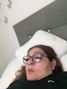 Snapshot of AntonellaAlondra4 chatting on 17, 12, 2025 AntonellaAlondra4 online show from 17, 12, 2025