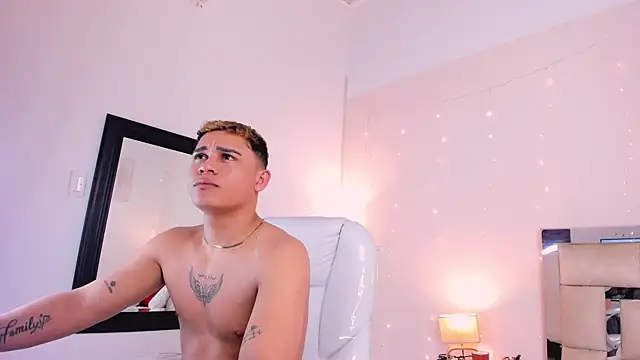 Snapshot of saraandstiven chatting on 23, 1, 2025 saraandstiven online show from 23, 1, 2025