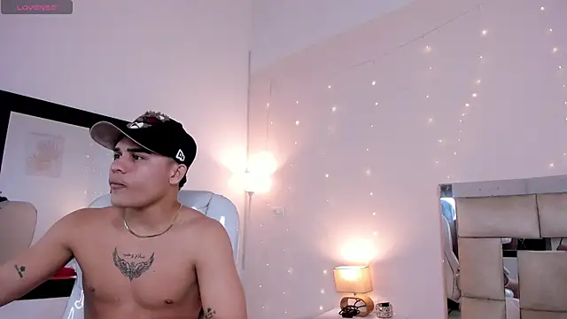 Snapshot of saraandstiven chatting on 18, 2, 2025 saraandstiven online show from 18, 2, 2025