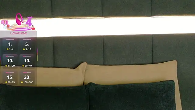 Snapshot of nicolle_pierce chatting on 6, 11, 2025 nicolle pierce online show from 6, 11, 2025