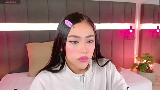 Snapshot of nicolle_pierce chatting on 14, 11, 2025 nicolle pierce online show from 14, 11, 2025