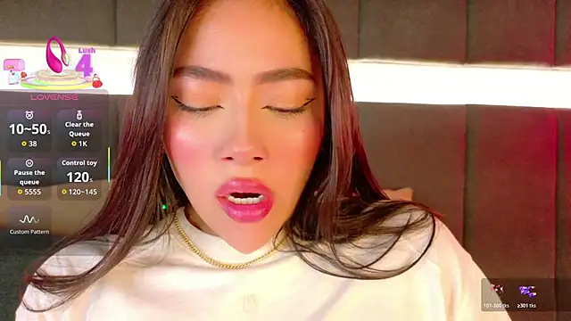 Snapshot of nicolle_pierce chatting on 15, 11, 2025 nicolle pierce online show from 15, 11, 2025