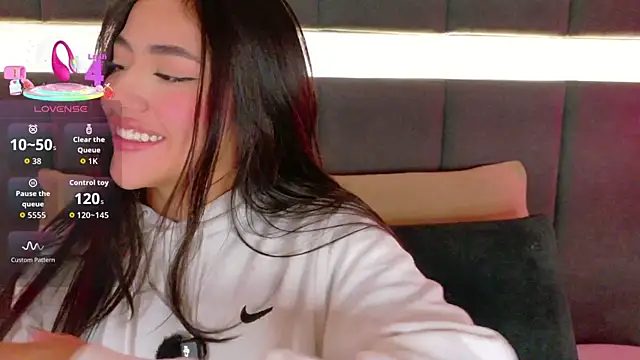 Snapshot of nicolle_pierce chatting on 17, 11, 2025 nicolle pierce online show from 17, 11, 2025