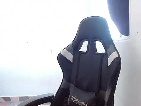 Snapshot of Hard_innocence chatting on 6, 11, 2025 Hard innocence online show from 6, 11, 2025