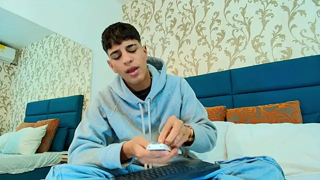 Tyler Rodriguez online show from 21, 10, 2025