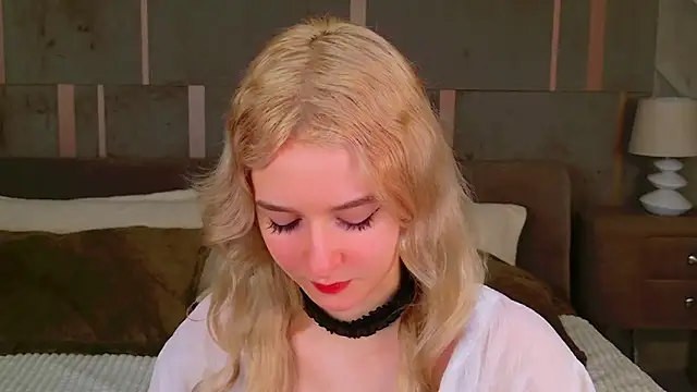 Snapshot of NaomiLoys chatting on 11, 2, 2025 NaomiLoys online show from 11, 2, 2025