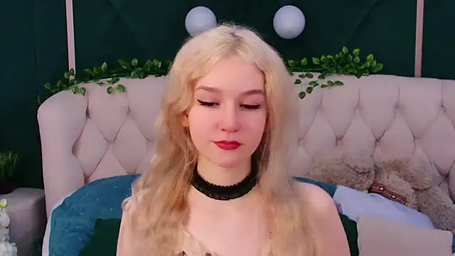 Snapshot of NaomiLoys chatting on 17, 2, 2025 NaomiLoys online show from 17, 2, 2025