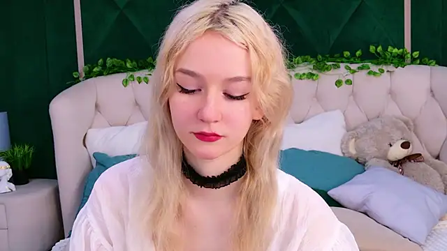 Snapshot of NaomiLoys chatting on 6, 3, 2025 NaomiLoys online show from 6, 3, 2025