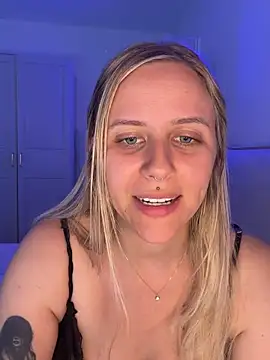 Snapshot of lunawolf21 chatting on 16, 7, 2026 lunawolf21 online show from 16, 7, 2026