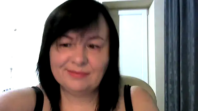 Snapshot of EmiliaLooo chatting on 27, 10, 2025 EmiliaLooo online show from 27, 10, 2025