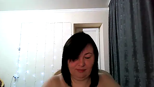 EmiliaLooo online show from 27, 2, 2026