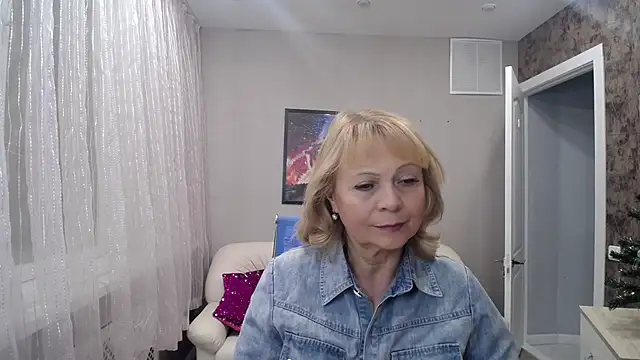 Snapshot of Milla_Cutie18 chatting on 13, 12, 2024 Milla Cutie18 online show from 13, 12, 2024