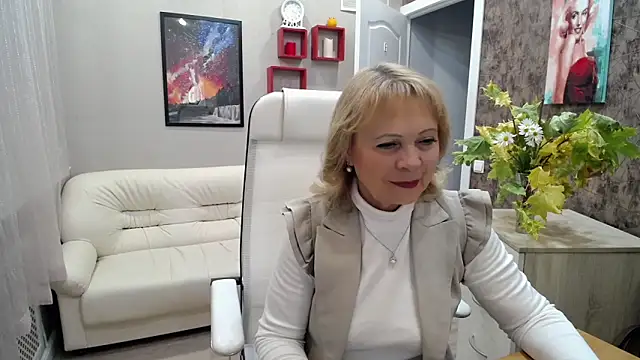 Snapshot of Milla_Cutie18 chatting on 1, 10, 2025 Milla Cutie18 online show from 1, 10, 2025
