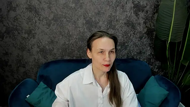 Lillian White online show from 4, 3, 2025