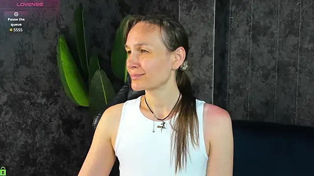 Snapshot of Lillian_White chatting on 13, 6, 2026 Lillian White online show from 13, 6, 2026