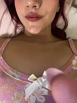 Snapshot of Itscaroline__ chatting on 8, 3, 2025 Itscaroline online show from 8, 3, 2025