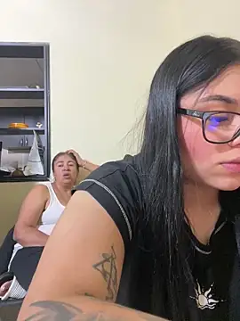 Snapshot of alissonfernandez_ chatting on 10, 9, 2025 alissonfernandez online show from 10, 9, 2025