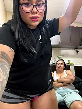 Snapshot of alissonfernandez_ chatting on 4, 10, 2025 alissonfernandez online show from 4, 10, 2025