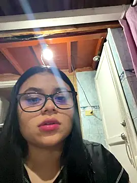 Snapshot of alissonfernandez_ chatting on 7, 10, 2025 alissonfernandez online show from 7, 10, 2025