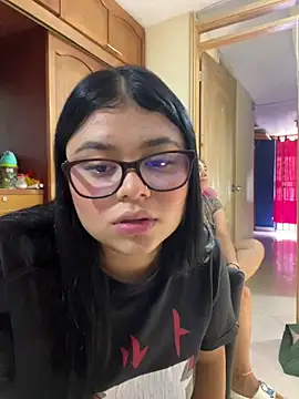 Snapshot of alissonfernandez_ chatting on 18, 10, 2025 alissonfernandez online show from 18, 10, 2025