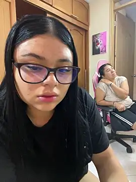 Snapshot of alissonfernandez_ chatting on 21, 10, 2025 alissonfernandez online show from 21, 10, 2025