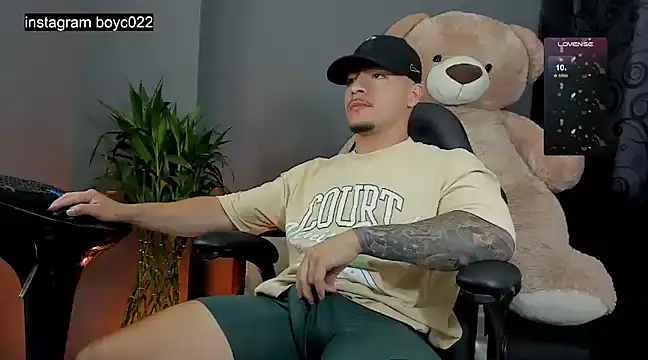 boyc022  online show from 8, 3, 2025