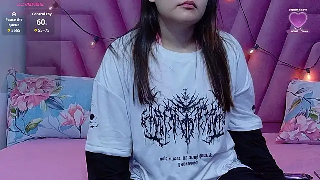 hornybarelylegalgirl online show from 26, 2, 2026