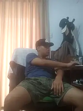 estudiante69 online show from 4, 2, 2025