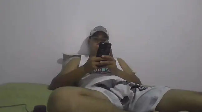 estudiante69 online show from 14, 2, 2025