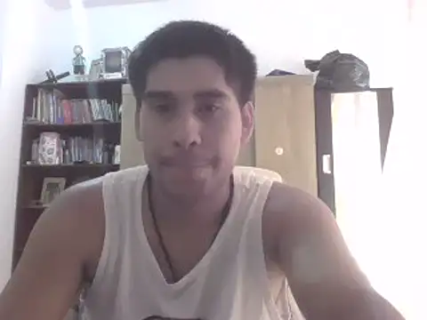 estudiante69 online show from 28, 2, 2025