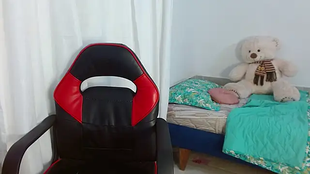 Snapshot of diamondGirl chatting on 6, 2, 2025 diamondGirl online show from 6, 2, 2025