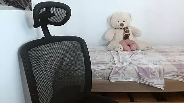 Snapshot of diamondGirl chatting on 11, 2, 2025 diamondGirl online show from 11, 2, 2025