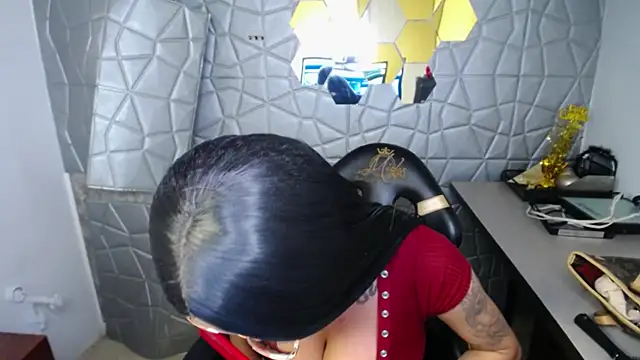 Tiffanny online show from 5, 3, 2025