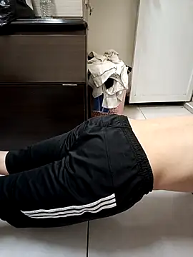 Snapshot of chiata410 chatting on 10, 9, 2025 chiata410 online show from 10, 9, 2025