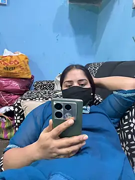 Black Glow online show from 12, 2, 2025