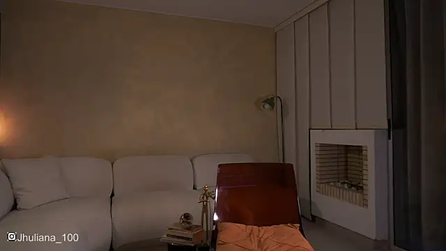 paulacora100 online show from 8, 9, 2025