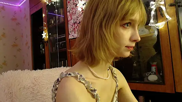 cloudgirrl online show from 10, 1, 2025