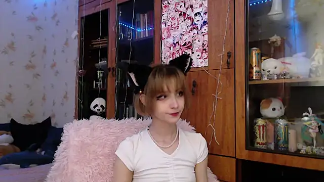 cloudgirrl online show from 17, 2, 2025