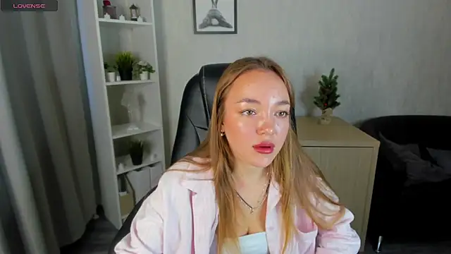 Christy Little online show from 28, 12, 2024