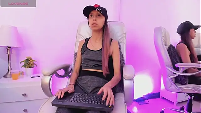 Snapshot of Goddess__Lilith chatting on 7, 2, 2026 Goddess Lilith online show from 7, 2, 2026