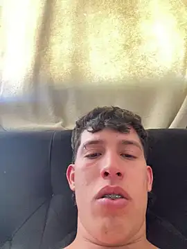 Snapshot of breiderxexiboys chatting on 16, 12, 2024 breiderxexiboys online show from 16, 12, 2024