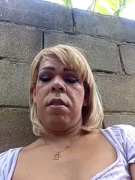 Snapshot of blondebitchlitle chatting on 7, 4, 2026 blondebitchlitle online show from 7, 4, 2026